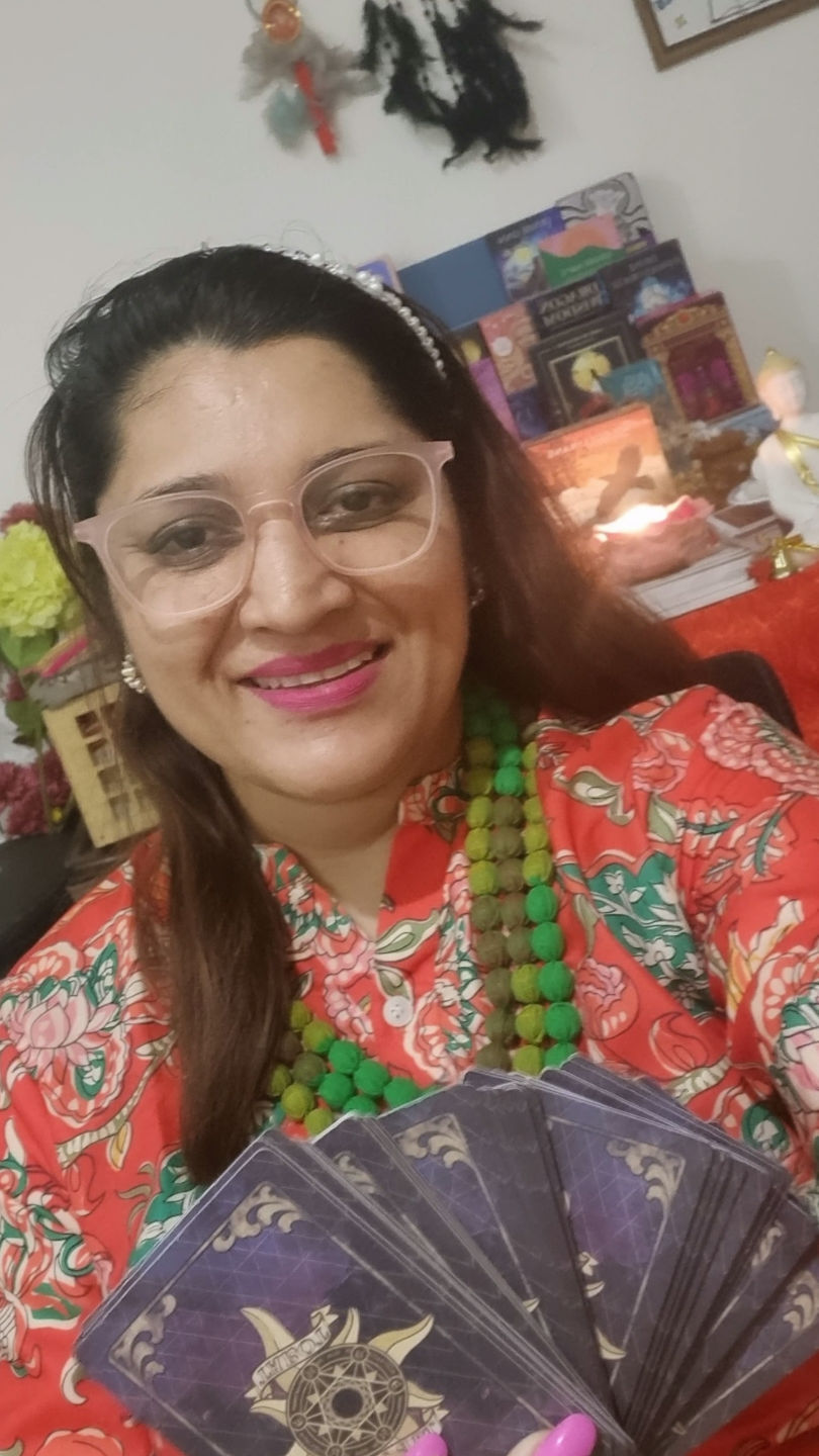 Coming live at 10pm. (10pm-12am)
See me with my favourite tarot cards & oracle cards. Let's get connected to the energy of the cosmos & the divine. ✌️ ✨️ More blessings & Good Fortune is coming your way. Connect with my energy & get a tarot reading done ✔️
Find perfect guidances & resolutions to all your issues at hand! :)