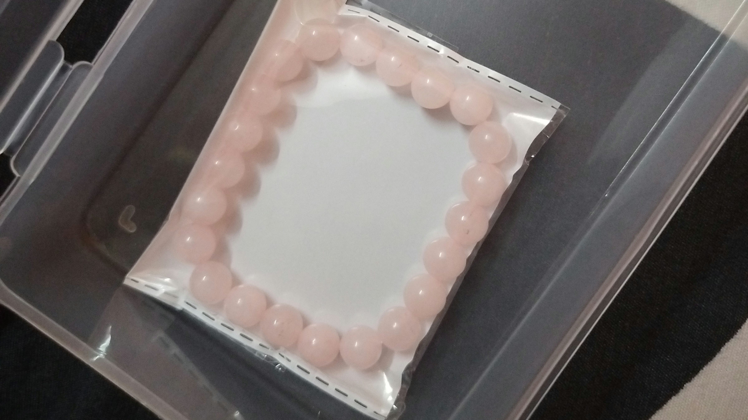 ma'am rose quartz bracelet kese phnna h ye bata diye