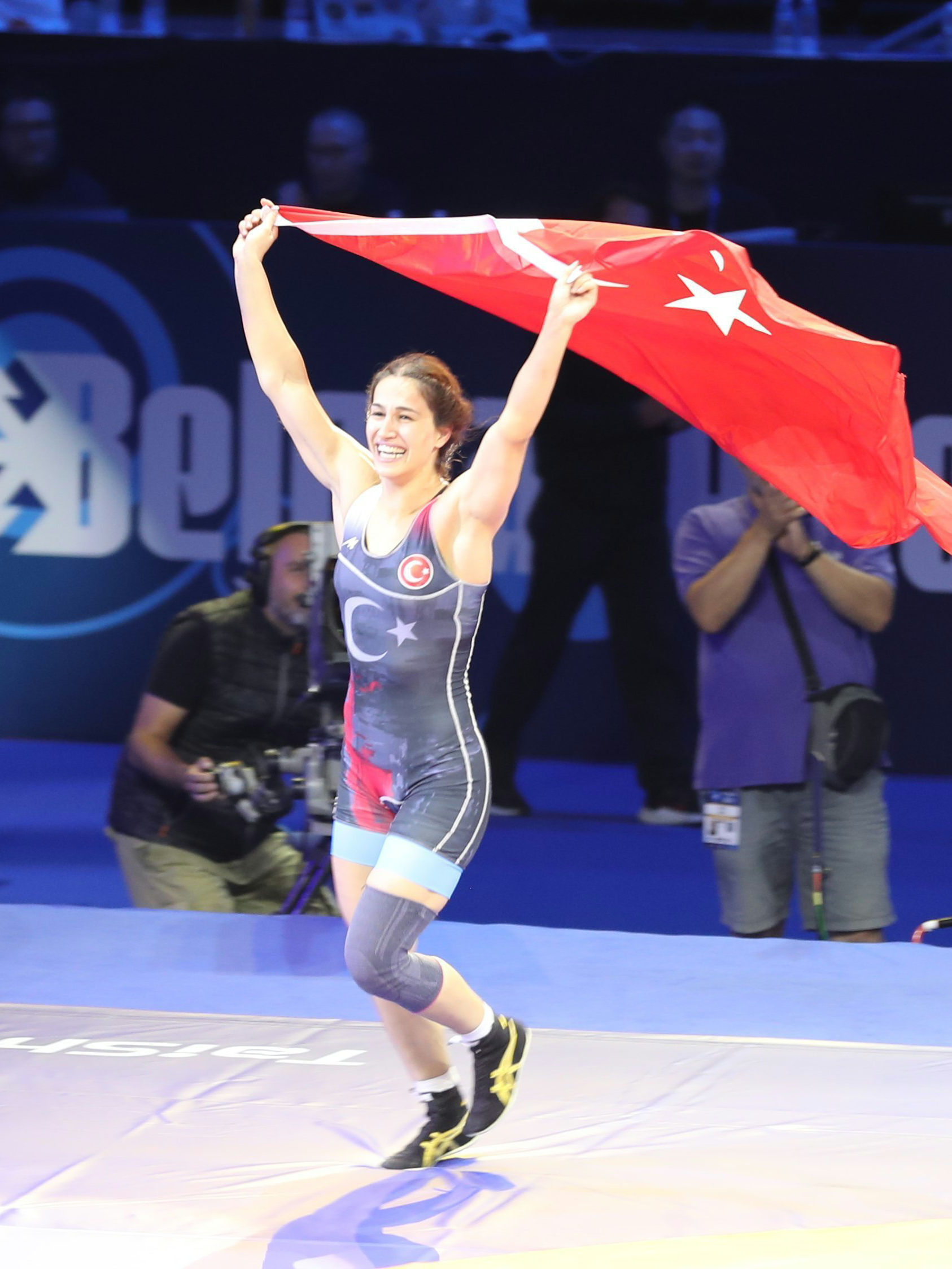 Buse Tosun Çavuşoğlu, Avrupa Güreş Şampiyonası'nda muhteşem bir performans sergileyerek Ukraynalı rakibi Tetiana Sova Rizhko'yu 5-2 yenerek altın madalyanın sahibi oldu! Türk güreşinin gururu Buse'yi yürekten tebrik ediyoruz! 🥇👏

# # # #