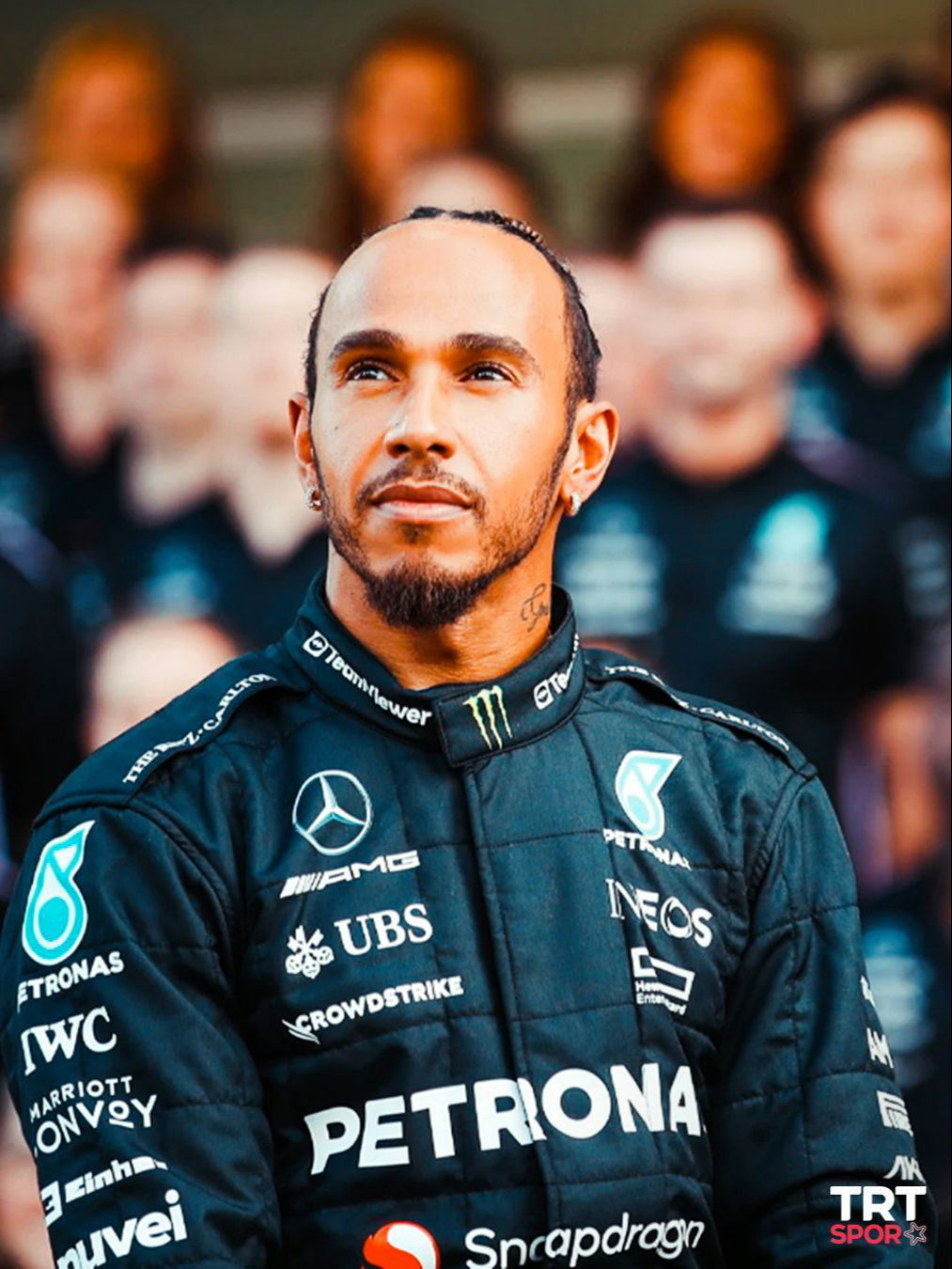 Hamilton, Ferrari'ye Katılıyor!

Formula 1'in efsanevi pilotu Lewis Hamilton, 2024 sezonu sonunda Mercedes'ten ayrılarak Ferrari'ye katılıcak. Ferrari, Hamilton ile 2025'ten itibaren geçerli olmak üzere anlaşma sağladı. 🏎️🏁

Bu anlaşma Formula 1 dünyasında büyük ses getirdi.

# # # #

