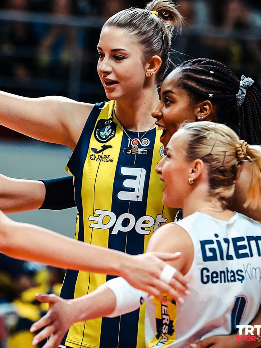 🟡🔵 En iyi grup lideri Fenerbahçe!

🏆 CEV Şampiyonlar Ligi C Grubu'nda Budowlani Lodz'u 3-0 mağlup eden temsilcimiz Fenerbahçe Opet, organizasyonda grup maçlarını set vermeden tamamlayan tek takım oldu.

Tebrikler Fenerbahçe!


# # # 