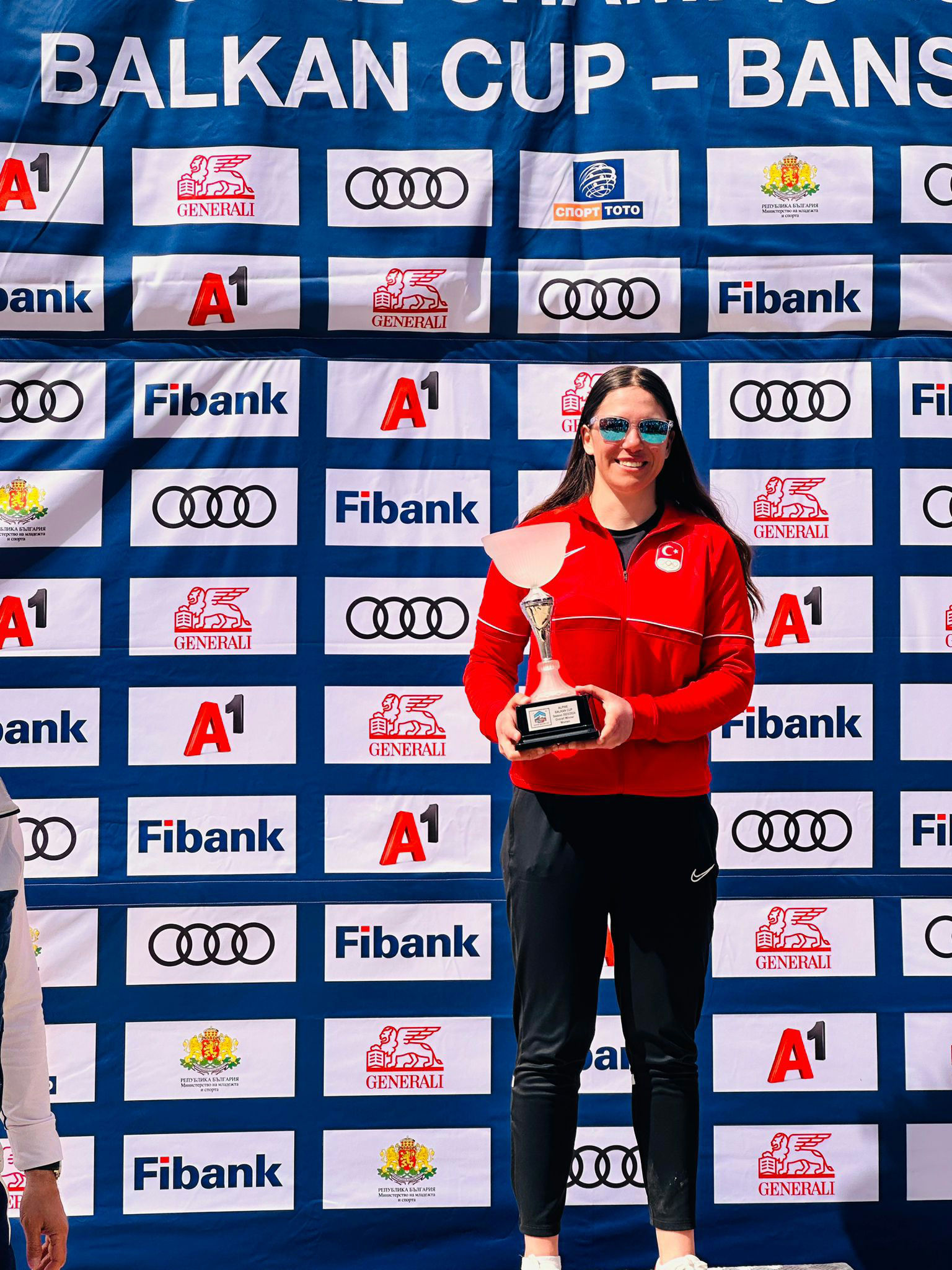 ⛷Alp Disiplini Kayak Milli Takımı sporcusu Ceren Reyhan Yıldırım, kadınlarda ilk defa genel toplamda Balkan şampiyonu oldu. 🇹🇷👏🏻