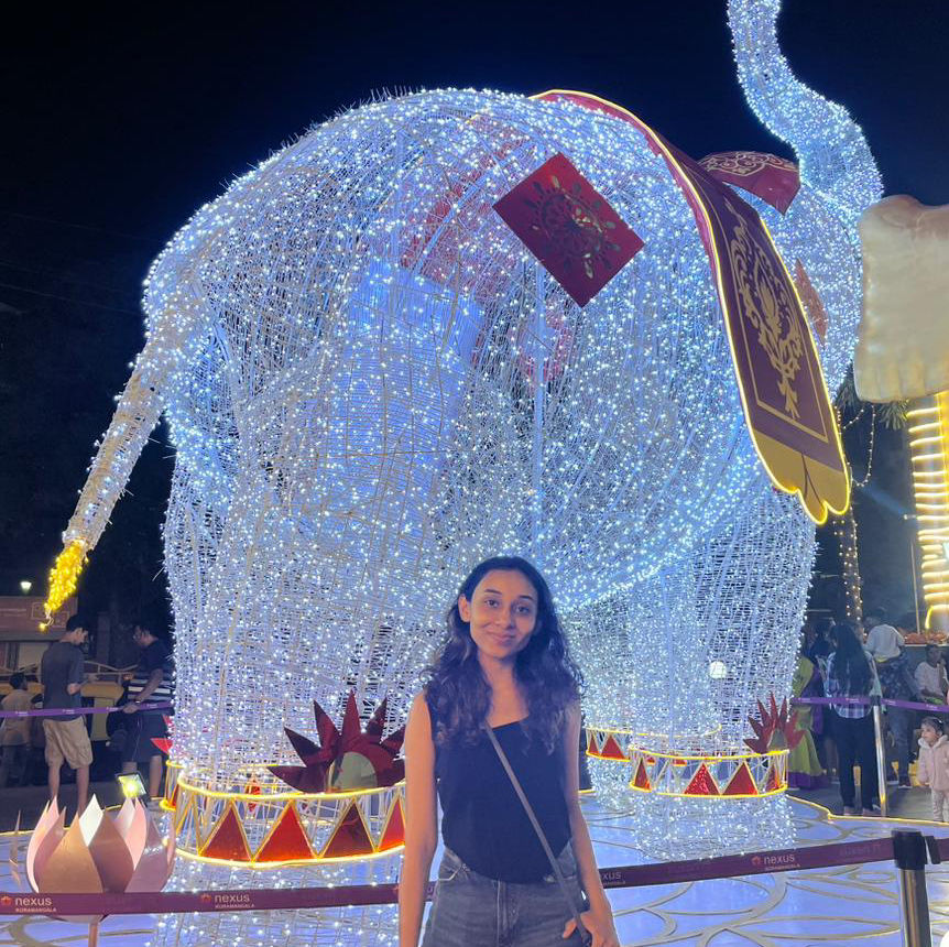 itz_ayushi's avatar